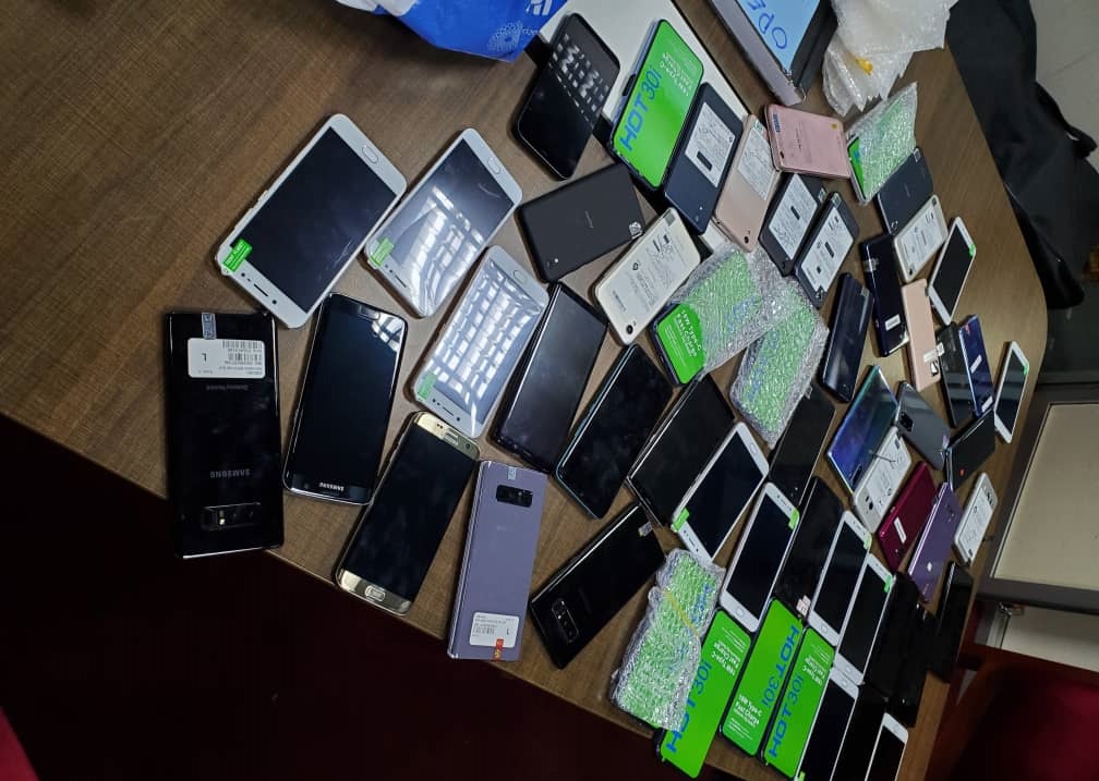 Over 500 smuggled Smart Phone recovered from Entebbe Airport